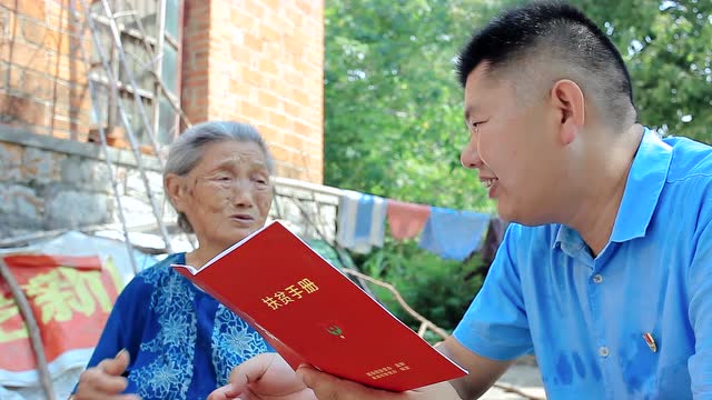 三等獎：《愛國村的領(lǐng)路人》報送單位：銀屏鎮(zhèn)