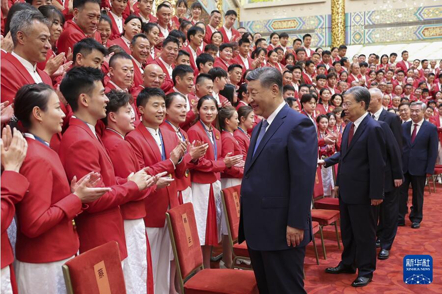 習近平在接見第33屆奧運會中國體育代表團時強調  戒驕戒躁　再接再厲  為建設體育強國再立新功  